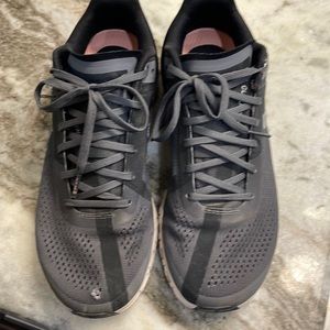 ON Cloud size 8 women. Notice the hole spot in toe bed of right shoe.